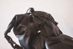 BOLSA SILLIN GRAVEL MERIDA IMPERMEABLE NEGRO -Tienda De Bicicletas bolsa sillin gravel merida impermeable negro 5