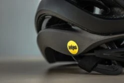 CASCO GIRO HELIOS SPHERICAL MIPS NEGRO MATE -Tienda De Bicicletas casco giro helios spherical mips negro mate 4