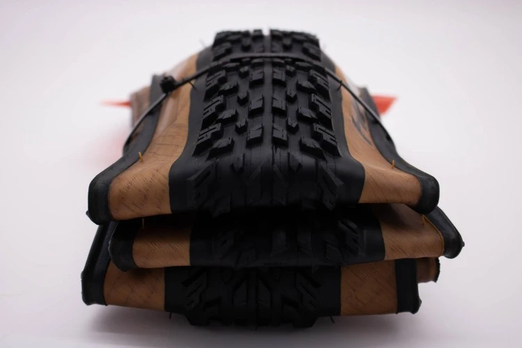 CUBIERTA HORNET TLR 29X2.20 NEG/MRR - CHAOYANG2021 2 CUBIERTA HORNET TLR 29X2.20 NEG/MRR - CHAOYANG2021 - Imagen 2