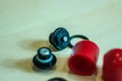 KIT PURGADORES AIRE PARA HORQUILLAS FOX 36/38/40 -Tienda De Bicicletas kit purgadores aire para horquillas fox 1 2