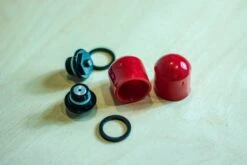 KIT PURGADORES AIRE PARA HORQUILLAS FOX 36/38/40 -Tienda De Bicicletas kit purgadores aire para horquillas fox 1 4