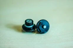 KIT PURGADORES AIRE PARA HORQUILLAS FOX 36/38/40 -Tienda De Bicicletas kit purgadores aire para horquillas fox 1 5